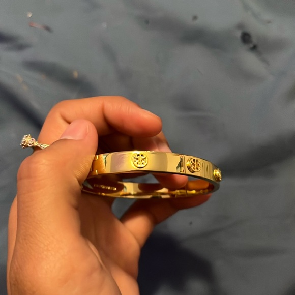 Tory Burch Gold clip Bangle - Picture 6 of 9
